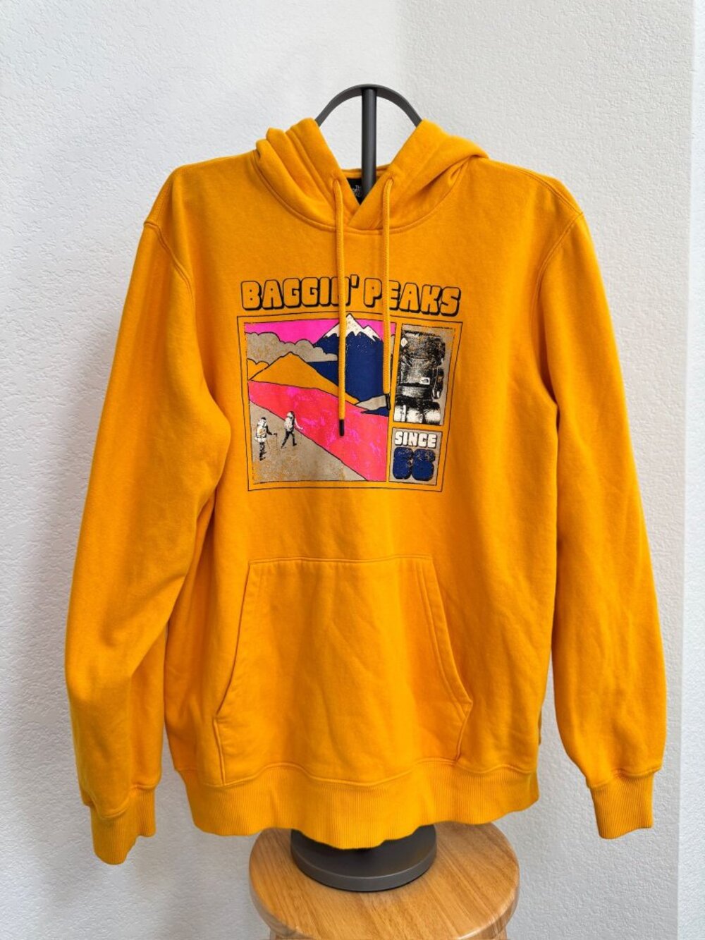 The North Face Baggin’ Peaks Graphic Hoodie Men’s Large Yellow